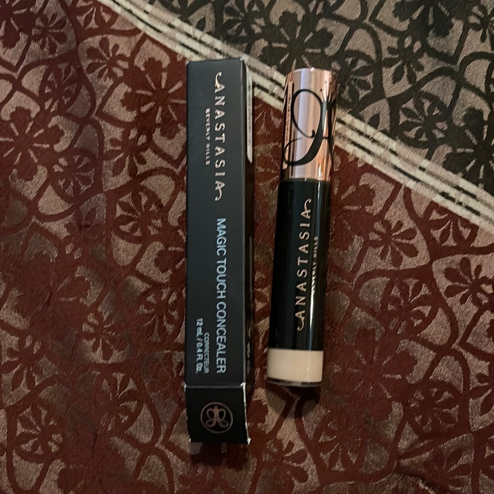 Anastasia Belvely hills magic touch concealer
